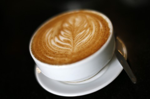 La caffeina potrebbe aiutare le donne anziane a evitare la demenza
