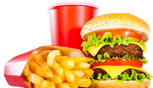 La dieta 'occidentale' con molta carne, fritto, zuccheri, aumenta il rischio di Alzheimer, punto