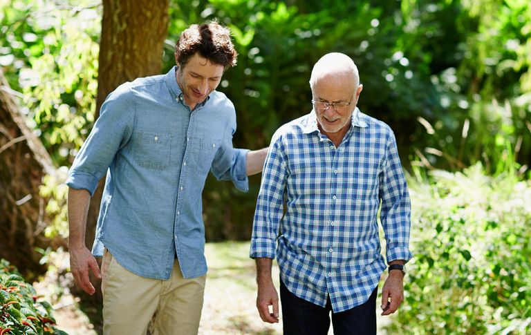 Passeggiate vivaci e frequenti possono aiutare le persone con Alzheimer precoce