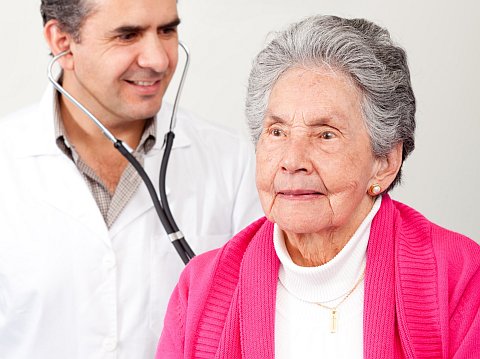 Gli operatori sanitari possono aumentare la salute cognitiva degli anziani