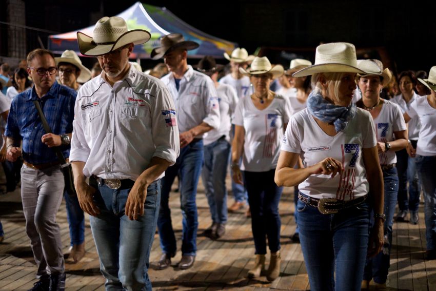 Line dancing in Esino Lario