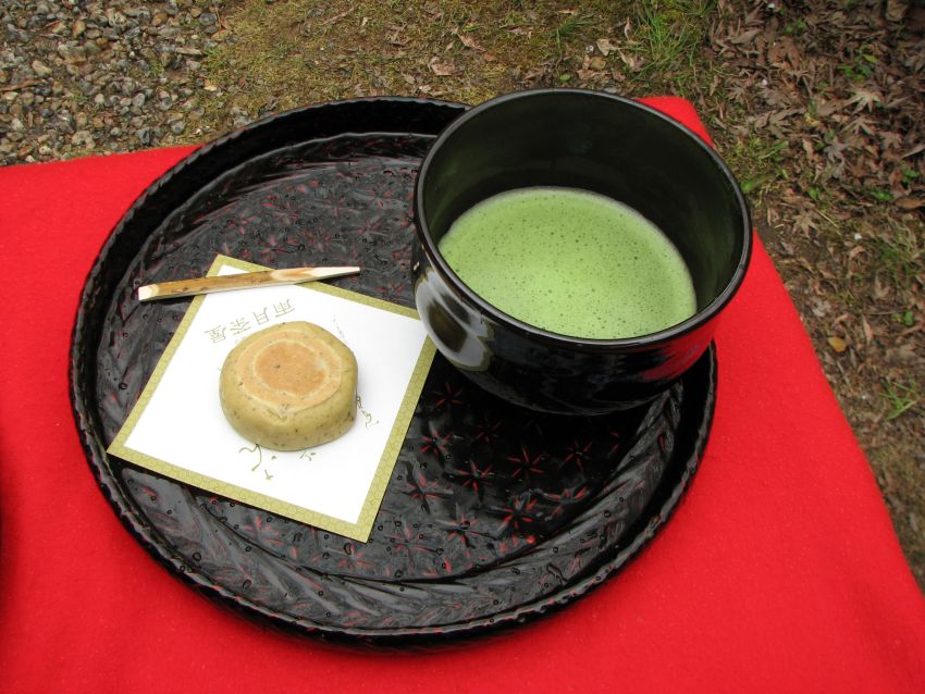 MShades from Buddhist temple Daigo-ji in Fushimi, Kyoto, CC BY 2.0, via Wikimedia Commons Matcha and wagashi by MShades at Daigoji Kyoto via Wikimedia Commons
