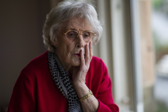 La demenza ora viene solo dopo la povertà come preoccupazione della vecchiaia