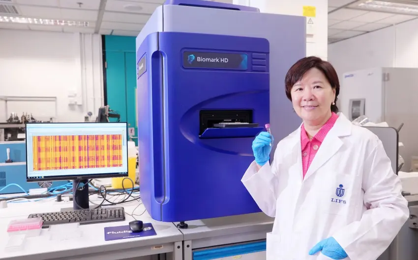 Prof Ip shows the blue device for ultrasensitive proximity extension assay