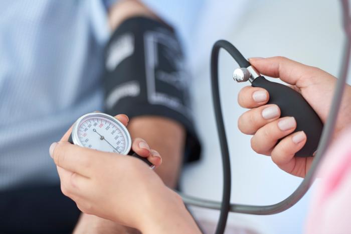 Rischio di demenza aumenta nei 50enni con pressione sotto la soglia di ipertensione