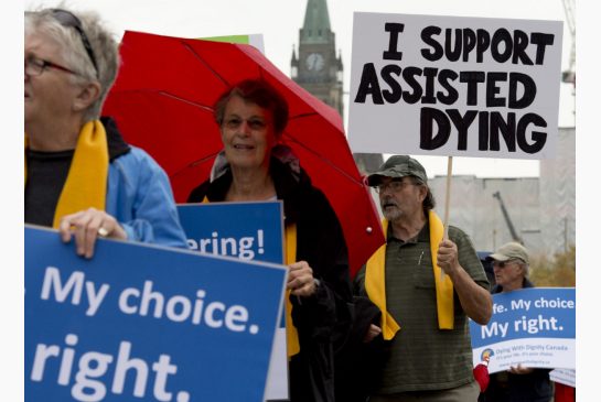 Attivisti chiedono che al paziente di demenza sia permesso di chiedere la morte assistita per tempo (Foto: Adrian Wyld / CP)