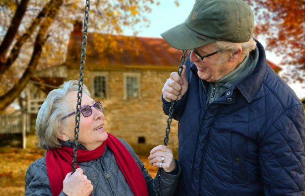 Coppie che invecchiano sono unite in salute e malattia