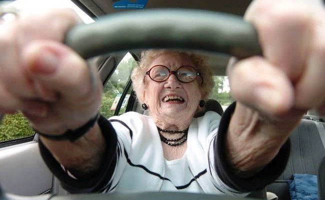 Demenza e guida: pianificare in anticipo e mitigare la perdita di autonomia