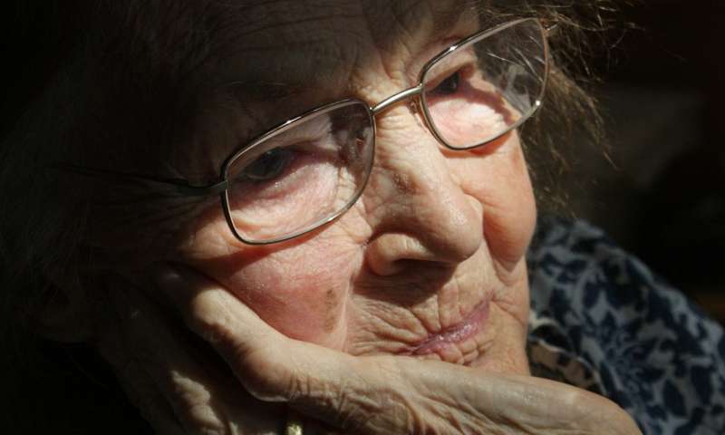 older lady at risk of alzheimer