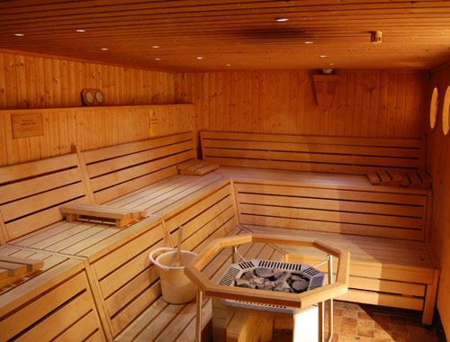La sauna frequente ha molti benefici per la salute