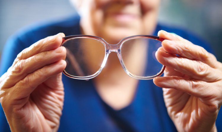 La diagnosi di Alzheimer in giovane età porta a un declino della vista?