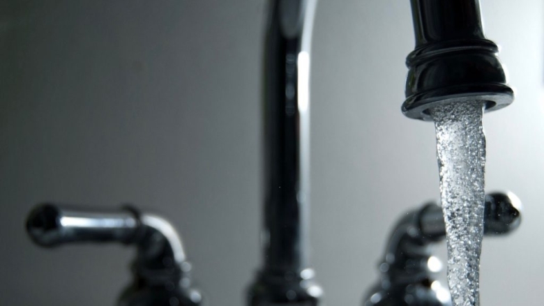 L'acqua di rubinetto può ridurre il rischio di demenza, ma deve contenere litio