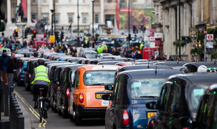 traffic in london with many taxis